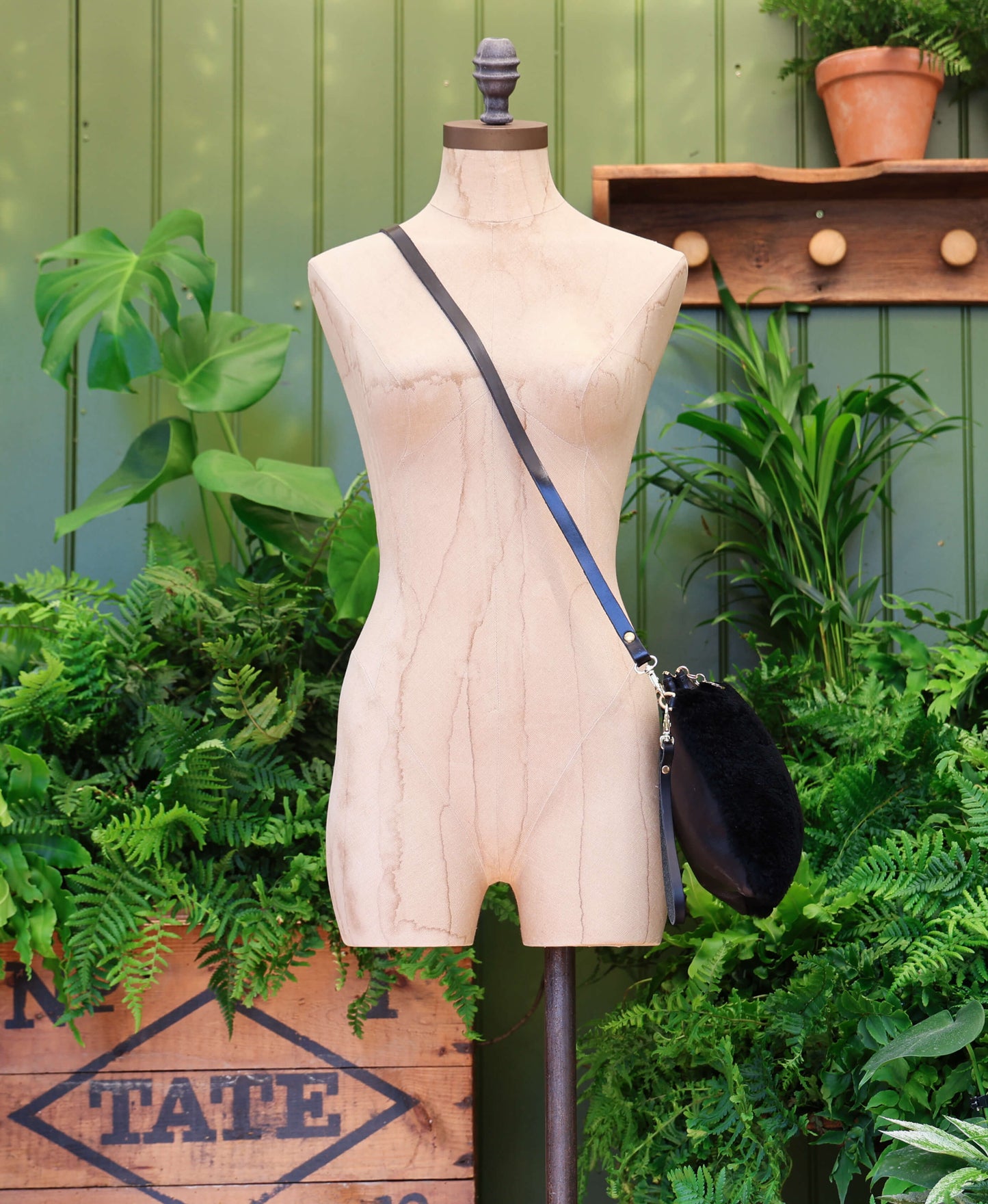 Oversized Diana 2 in 1 Clutch - Black Sheepskin
