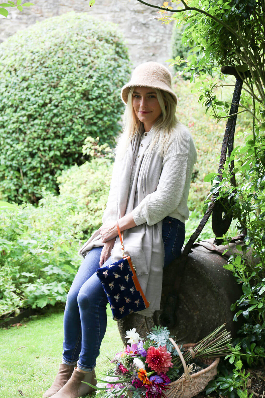 Diana 2 in 1 Clutch - Classic Bees on Navy Velvet - Will Bees Bespoke