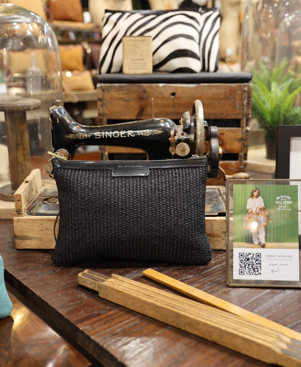 Oversized Diana 2 in 1 Clutch - Raffia in Black