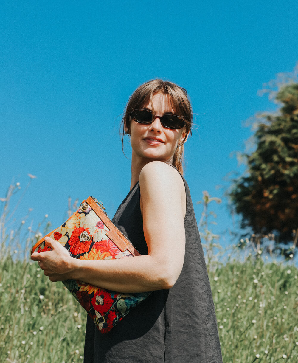 Oversized Diana 2 in 1 Clutch - Bumblebee Garden in Midday Sun