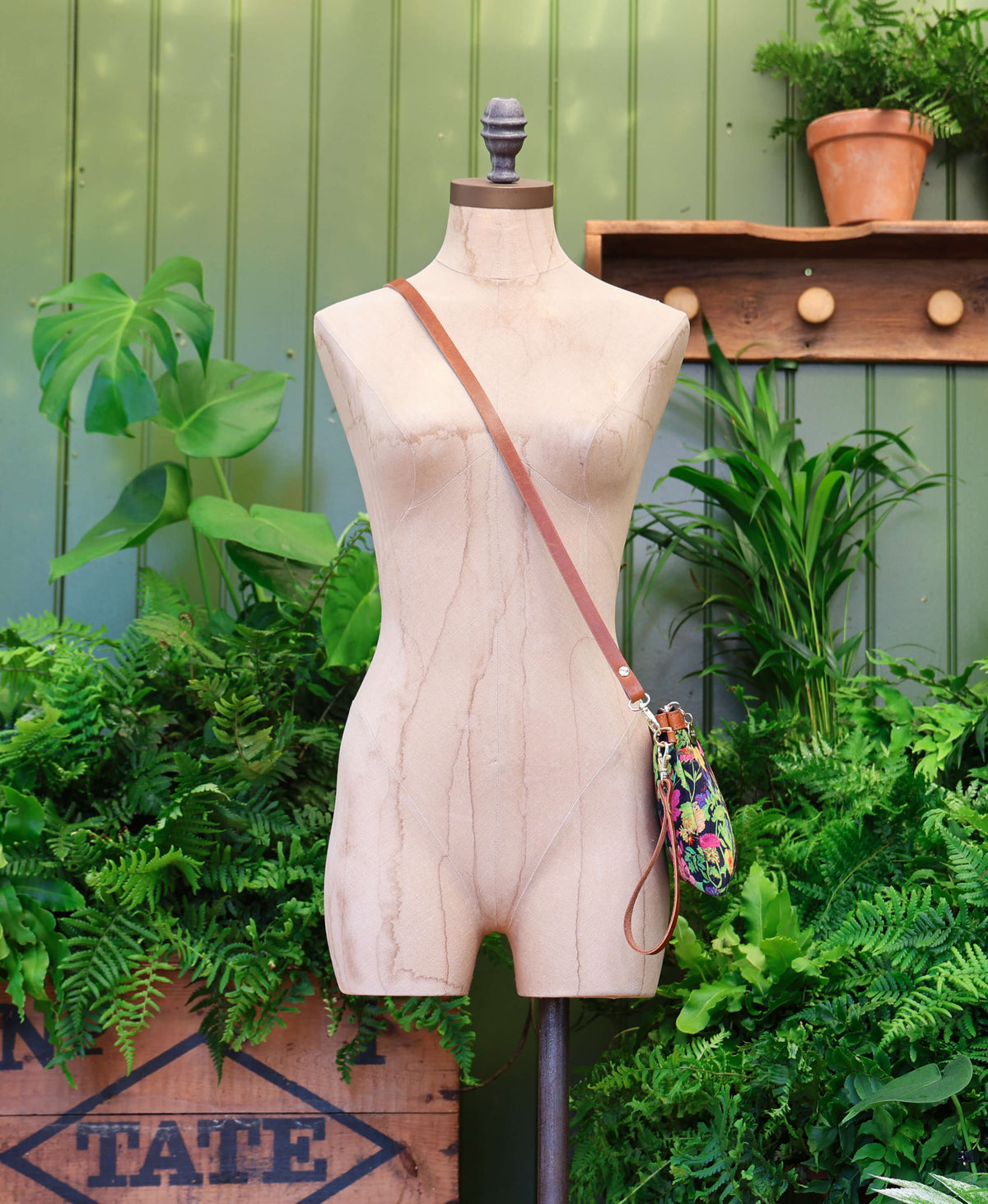 Diana 2 in 1 Clutch - Woven Meadow in Bramble