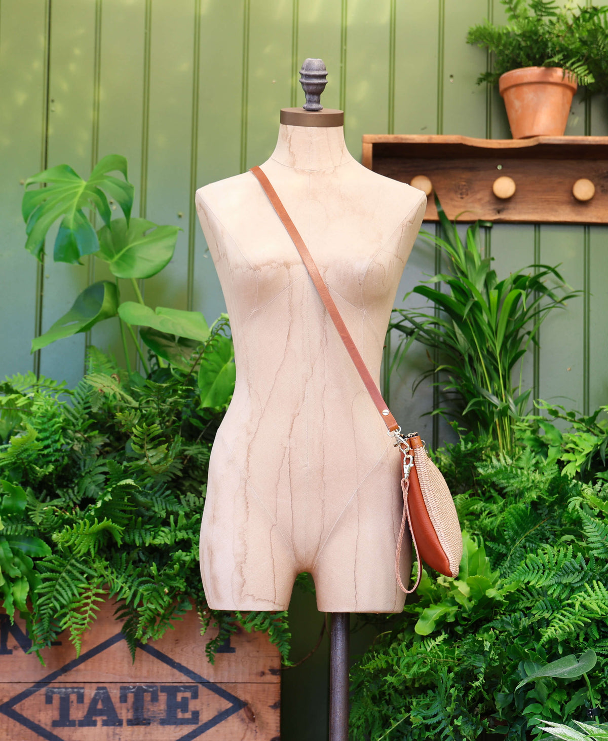 Oversized Diana 2 in 1 Clutch - Raffia in Natural