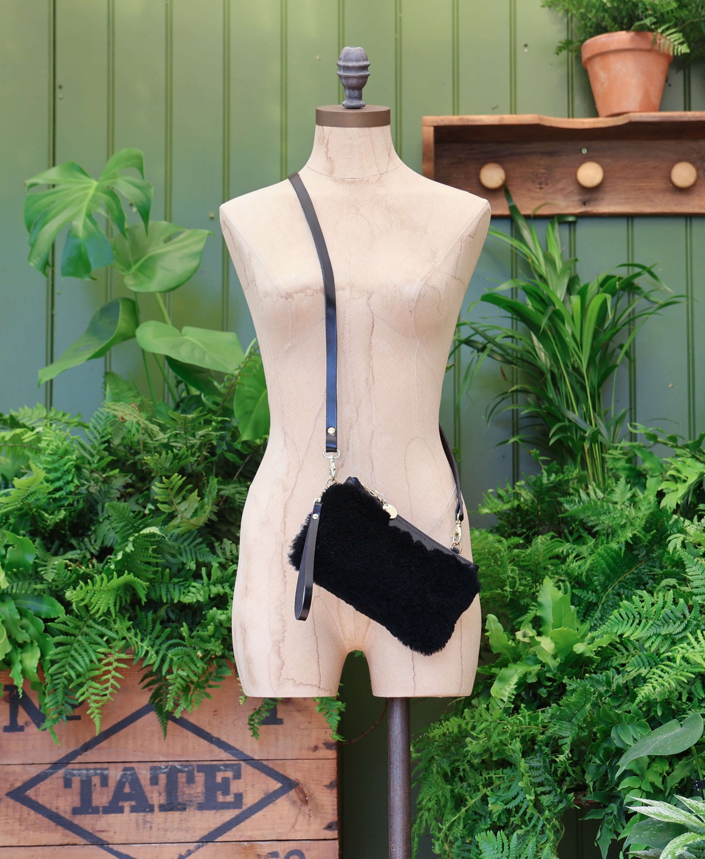 Mini Diana 2 in 1 Clutch - Black Sheepskin